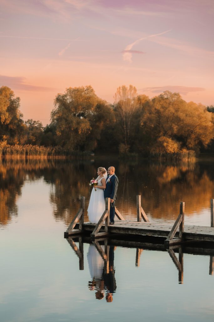 Chwilę Łapię! Jako profesjonalny fotograf rodzinny w Opolu, oferuję usługi fotograficzne na najwyższym poziomie, specjalizując się w sesjach z okazji chrztów, komunii oraz urodzin. Każde zlecenie traktuję indywidualnie, dbając o to, aby każda sesja była wyjątkowa i pełna emocji. Skontaktuj się ze mną już dziś i pozwól mi uchwycić najważniejsze momenty Twojego życia.